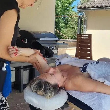 Chez Magali Nature Piscine Privee En Journee Et Massage Bien-etre Sur Reservation 別荘 *